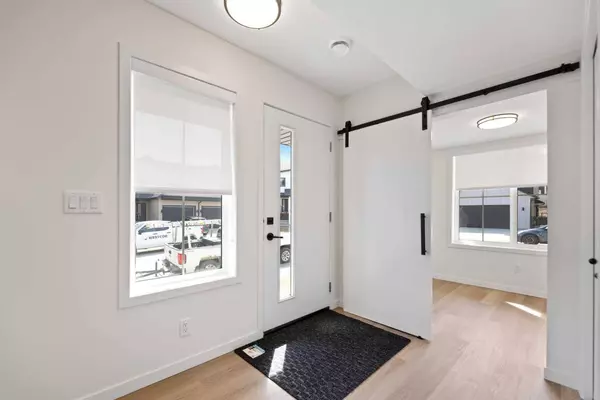 787 South Point Heath SW, Airdrie, AB T4B 5M7