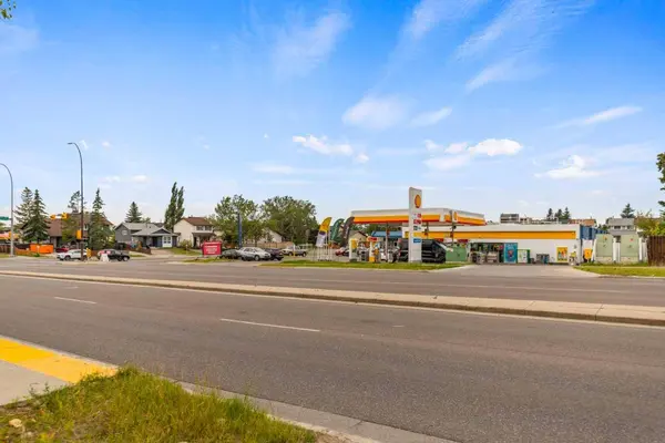 109 Falshire TER NE, Calgary, AB T2G 5K9