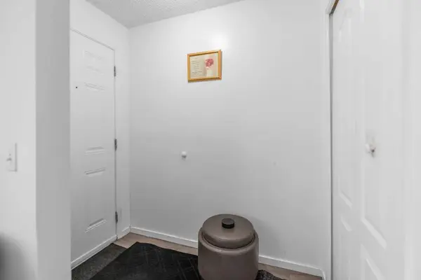 109 Falshire TER NE, Calgary, AB T2G 5K9