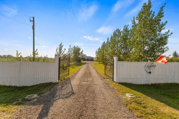 234075 Boundary RD, Rural Rocky View County, AB T0J 1X0