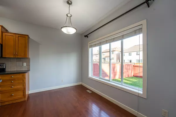 Airdrie, AB T4B 0G1,1179 Prairie Springs Hl SW