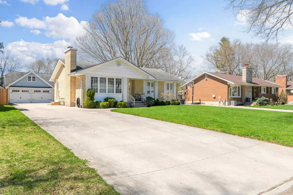London, ON N5X 1S7,15 McLeod Cres