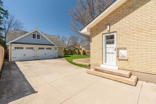 London, ON N5X 1S7,15 McLeod Cres