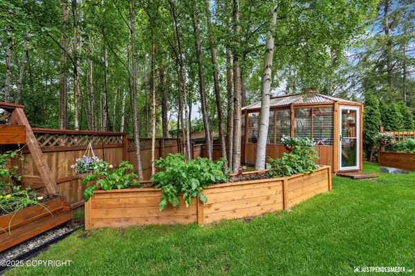 4051 Twilight LN, Anchorage, AK 99516