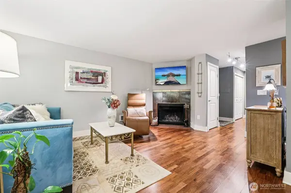 11060 NE 33rd PL #E3, Bellevue, WA 98004