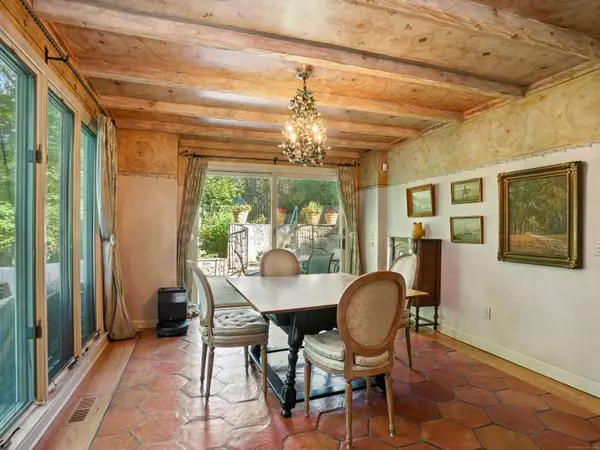 250 Saddle Hill Road, Stamford, CT 06903