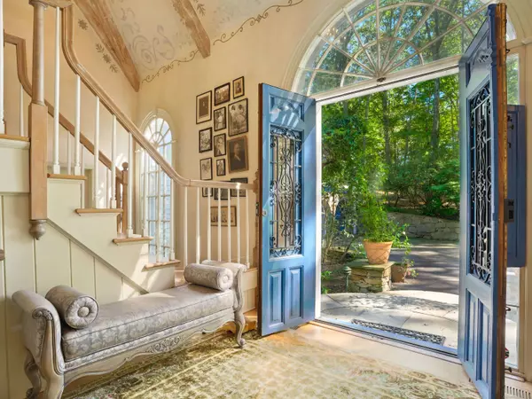 250 Saddle Hill Road, Stamford, CT 06903