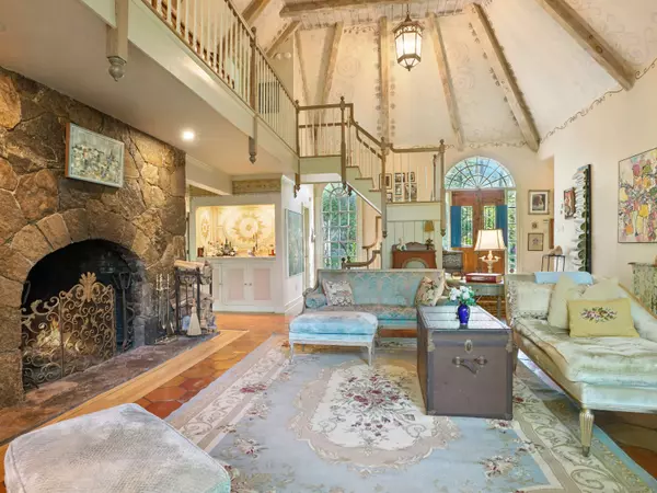 250 Saddle Hill Road, Stamford, CT 06903