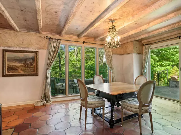 250 Saddle Hill Road, Stamford, CT 06903