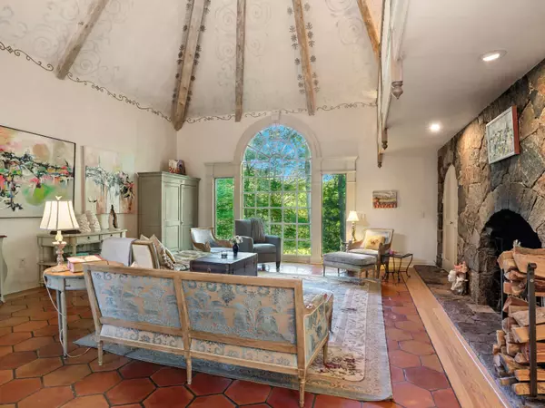 250 Saddle Hill Road, Stamford, CT 06903