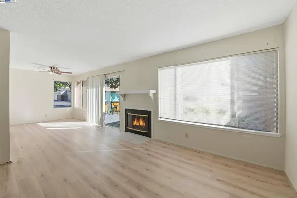 93 Cassia Dr, Hayward, CA 94544