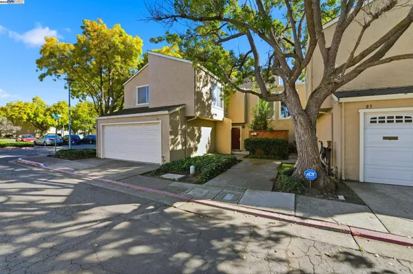 93 Cassia Dr, Hayward, CA 94544