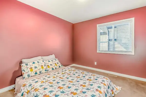 103 Reunion Clos NW, Airdrie, AB T4B 0M2