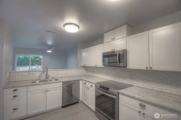 4043 Wonderwood LN SE, Lacey, WA 98503