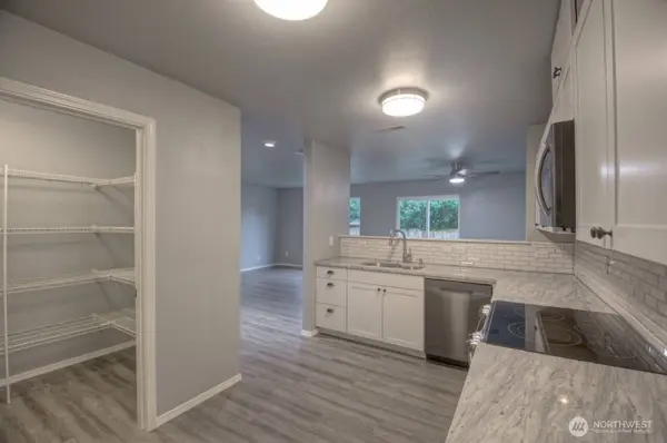 4043 Wonderwood LN SE, Lacey, WA 98503