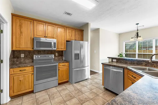 1912 Chancellor Ridge RD, Prattville, AL 36066