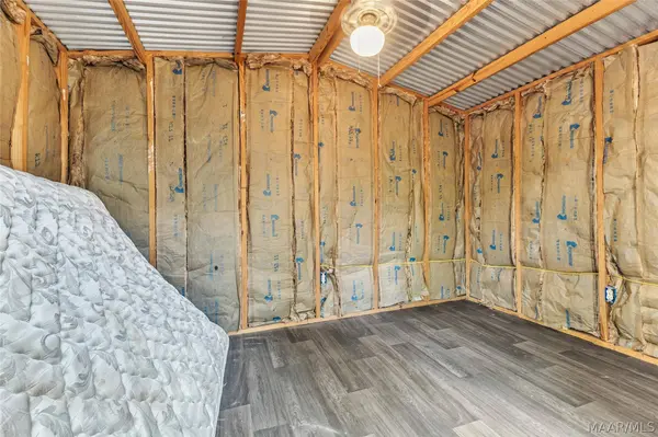 15 Spring Valley RD, Valley Grande, AL 36701