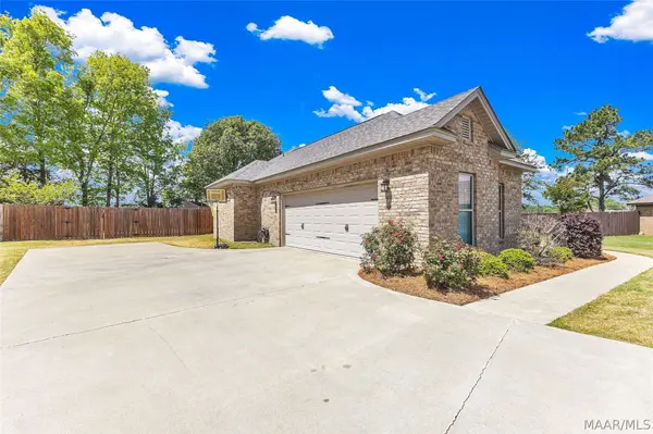 2006 LANDCASTER CT, Deatsville, AL 36022