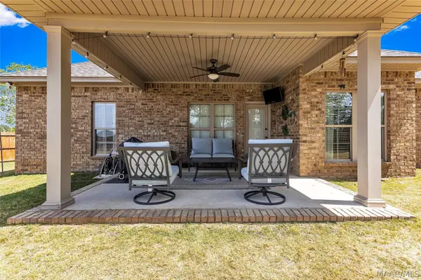 2006 LANDCASTER CT, Deatsville, AL 36022