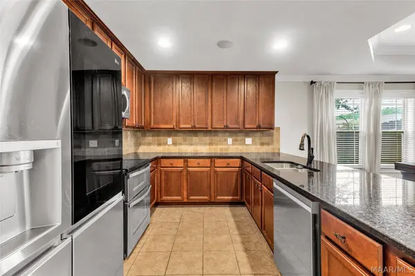 1890 PENDLEBROOKE DR, Prattville, AL 36066
