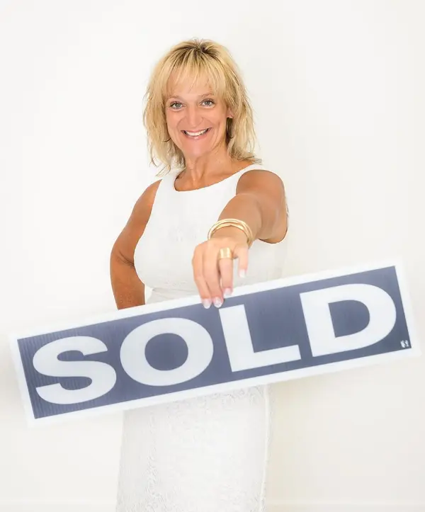 feature image of Selling a House During Divorce in Massachusetts