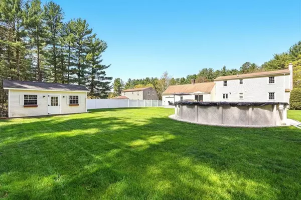 43 Kittredge Dr, Westfield, MA 01085