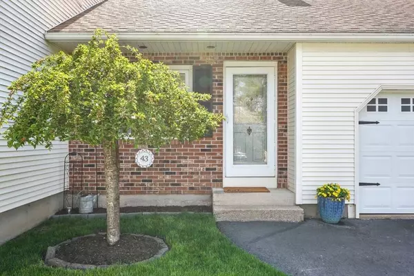 43 Kittredge Dr, Westfield, MA 01085