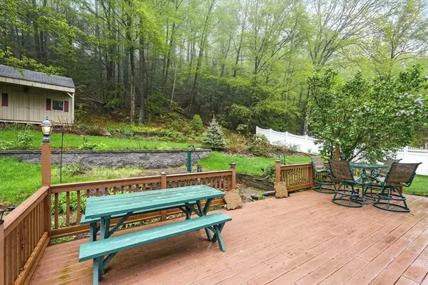 64 Northridge Rd, Westfield, MA 01085