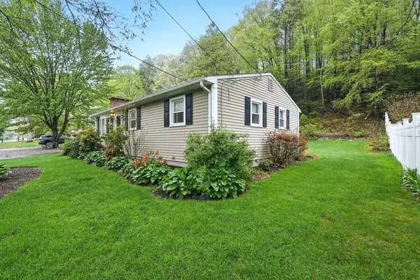 64 Northridge Rd, Westfield, MA 01085