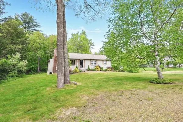 90 Colony Dr, Hampden, MA 01036