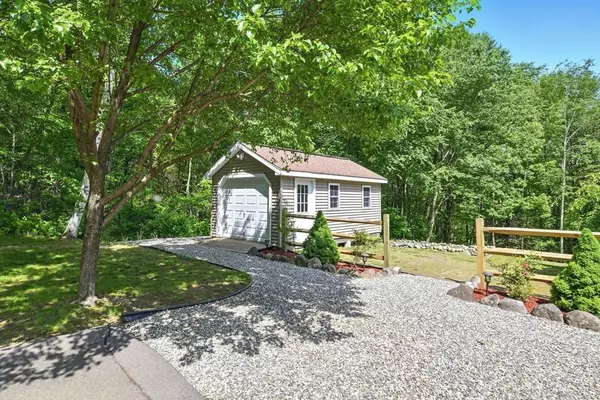 315 Woodland Way, Russell, MA 01071