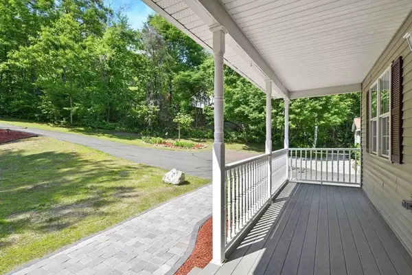 315 Woodland Way, Russell, MA 01071