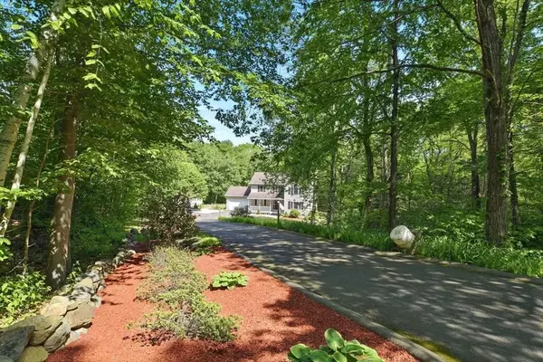315 Woodland Way, Russell, MA 01071