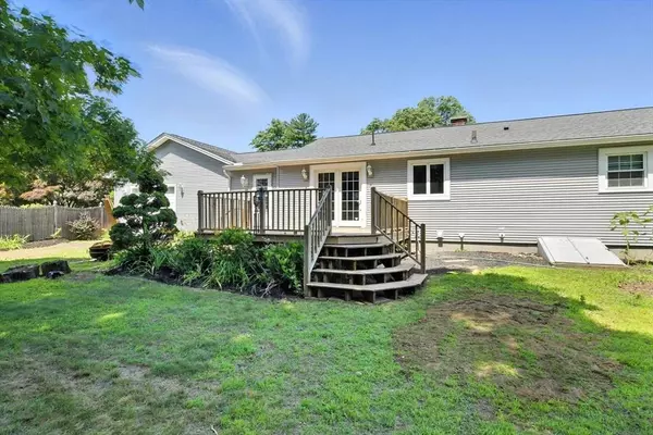 55 Valley View Dr, Westfield, MA 01085