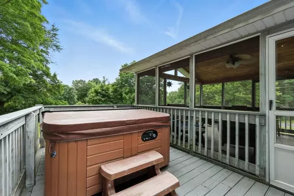 12 Pleasant St, Granby, MA 01033