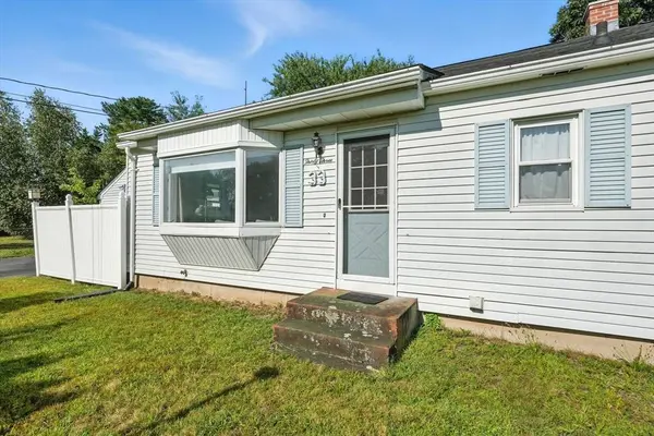 33 Birchwood Rd, Southwick, MA 01077