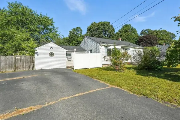 33 Birchwood Rd, Southwick, MA 01077