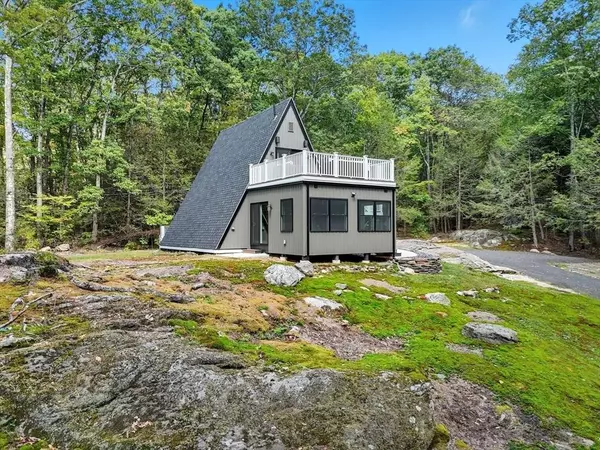 510 Pine Hill Road, Russell, MA 01008