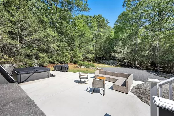 510 Pine Hill Road, Russell, MA 01008