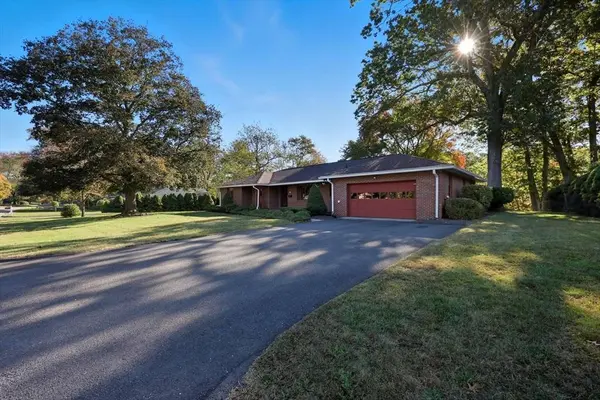 73 Silver Lake Dr, Agawam, MA 01001