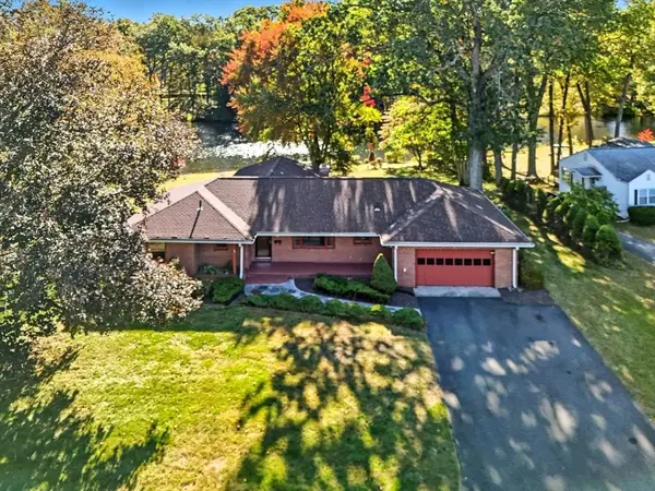 73 Silver Lake Dr, Agawam, MA 01001