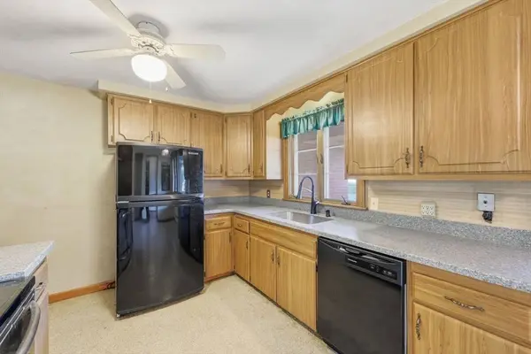 73 Silver Lake Dr, Agawam, MA 01001