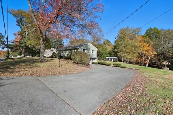 213 Kibbe Rd, East Longmeadow, MA 01028