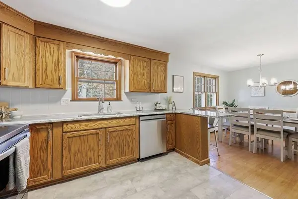 213 Kibbe Rd, East Longmeadow, MA 01028