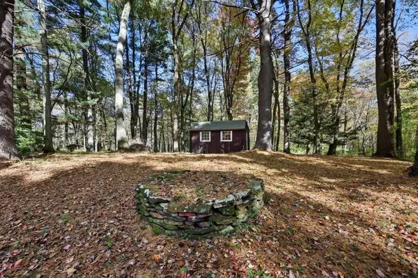 213 Kibbe Rd, East Longmeadow, MA 01028