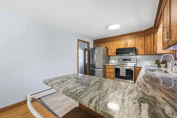 213 Kibbe Rd, East Longmeadow, MA 01028