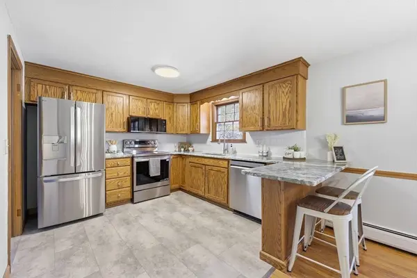 213 Kibbe Rd, East Longmeadow, MA 01028