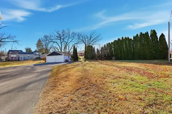 37 Kennedy St, Chicopee, MA 01013