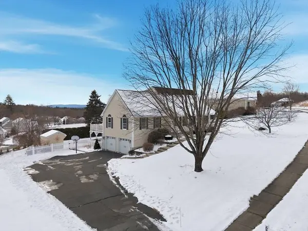 53 Scenic Rd, Westfield, MA 01085