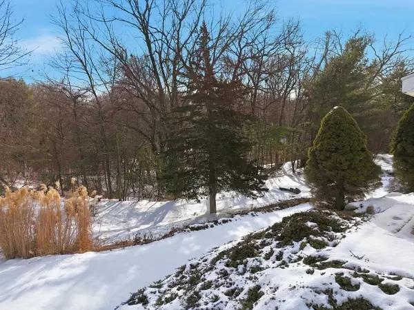 40 Nolan Lane, Agawam, MA 01030